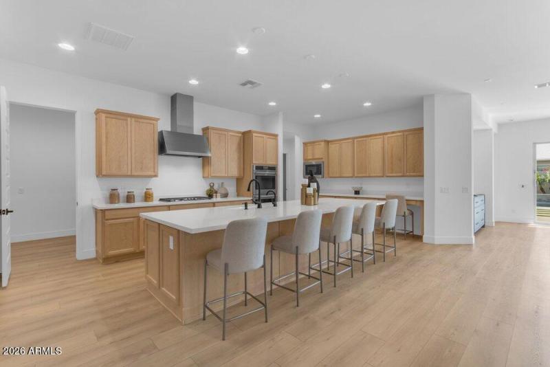 013_20-web-or-mls-058_a4m_ap_906