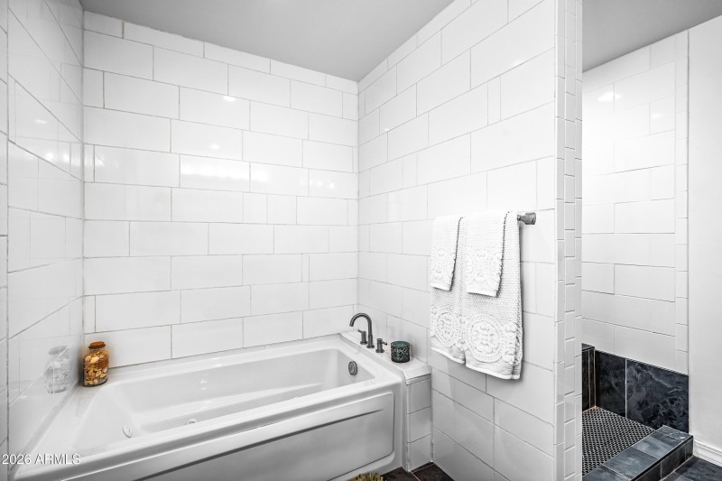 Large, jetted soaking tub