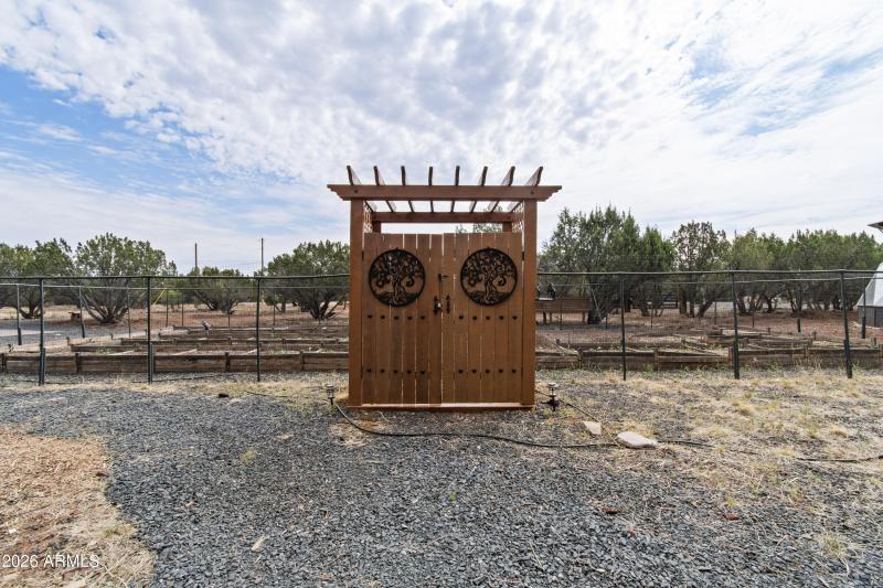Outdoor garden area - fenced