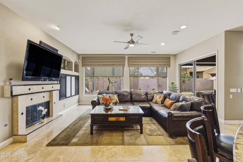 636 E Vermont Dr-111