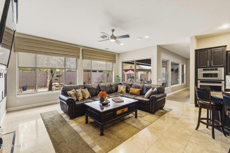 636 E Vermont Dr-112