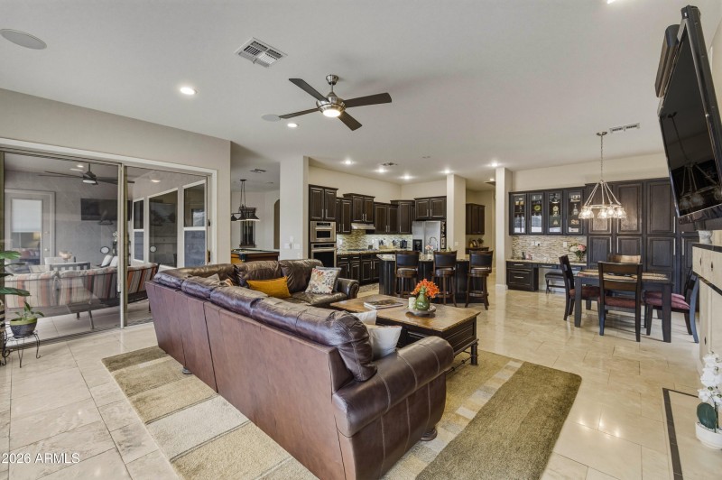 636 E Vermont Dr-113