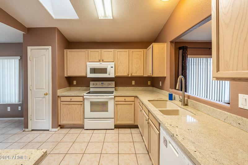 15Suprise 3bed 2bath 15551 N Lasso DR Wa