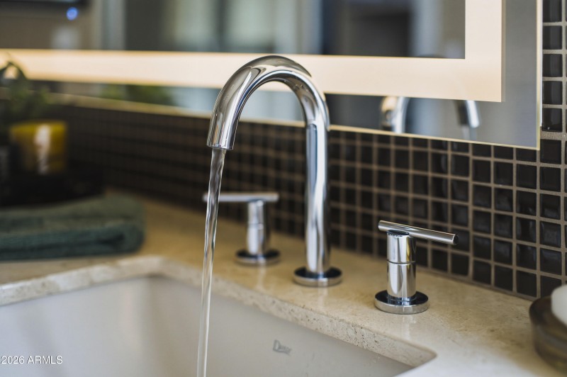 636 E Vermont Dr-128