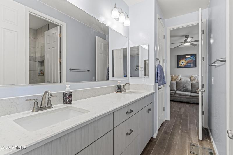 jack and jill guest bathroom