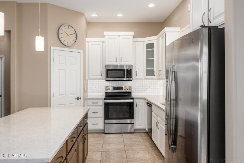 Breakfast Bar & Pantry
