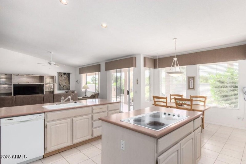 20220521221412582055000000-o