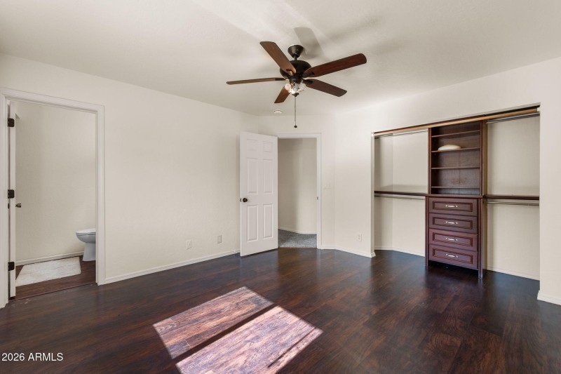 13-Primary Bedroom (2)