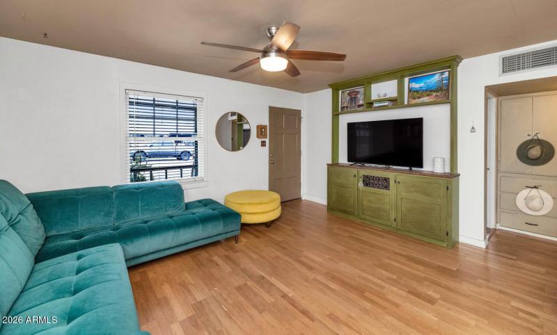 9624 N 2nd St-010-037-1500x904