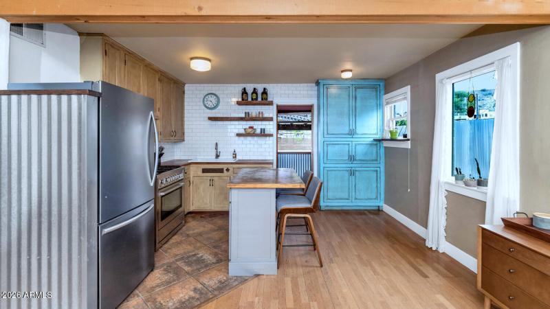 9624 N 2nd St-011-027-1500x843