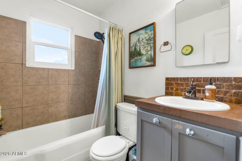 9624 N 2nd St-021-020-1500x1000