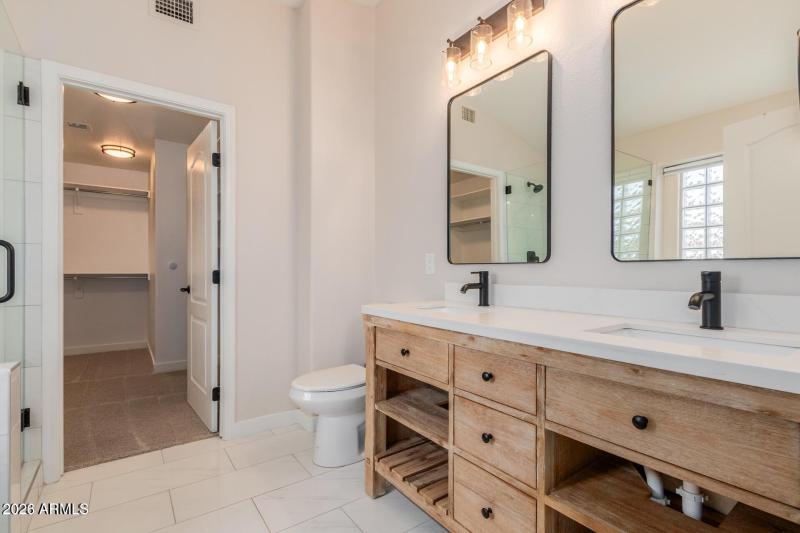 MASTER BATH DUAL SINKS