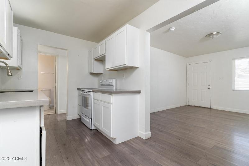 2142_Taylor_MLS_0005