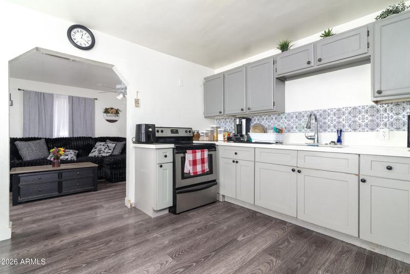 2142_Taylor_MLS_0016