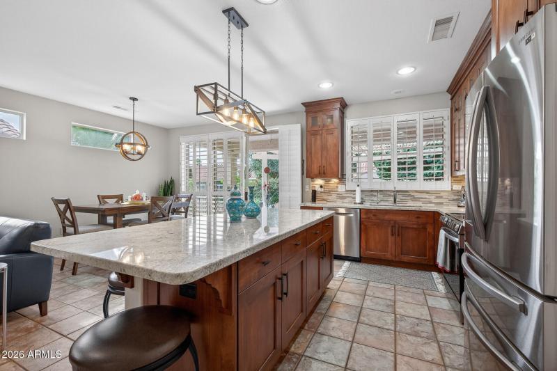 20_16021_W_Silver_Breeze_Dr20_mls