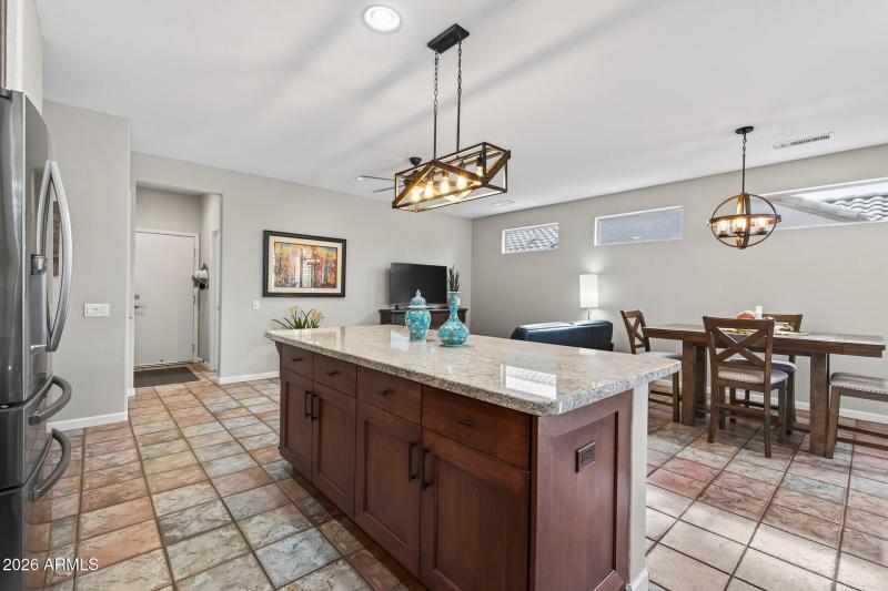 21_16021_W_Silver_Breeze_Dr21_mls