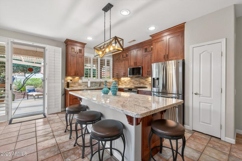 23_16021_W_Silver_Breeze_Dr23_mls