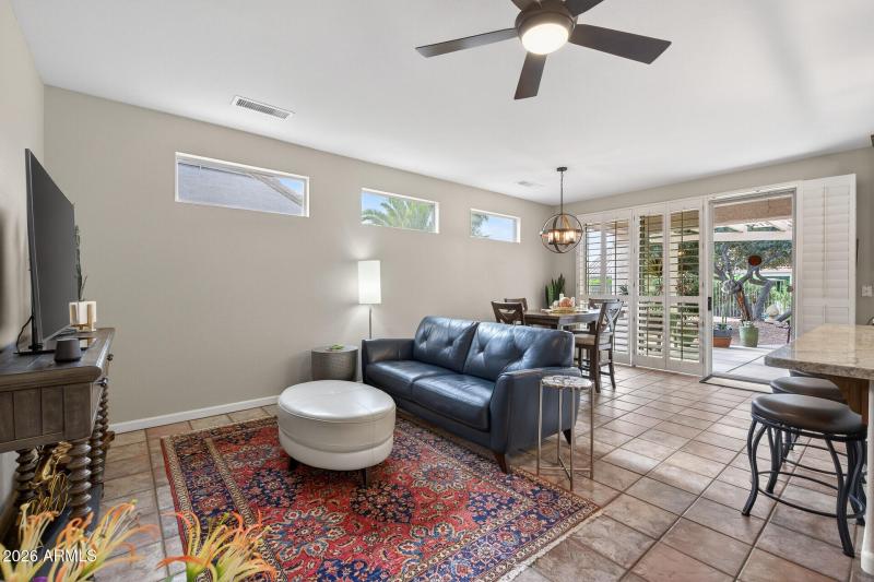 25_16021_W_Silver_Breeze_Dr25_mls