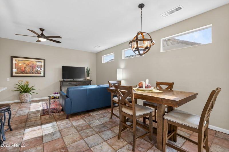 32_16021_W_Silver_Breeze_Dr32_mls