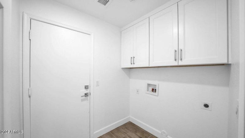 LAUNDRY ROOM WITH CABINETS