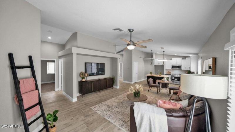 SINGLE LEVEL HOME OPEN BRIGHT