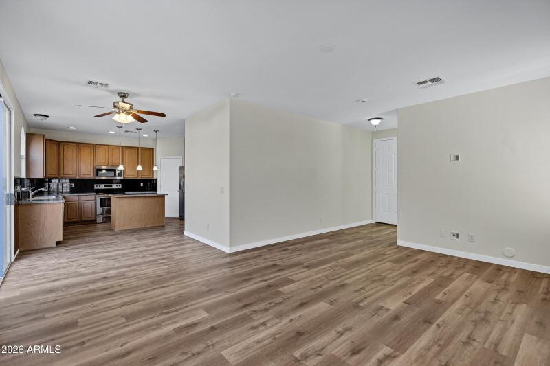 1140 E Ferrara St-10