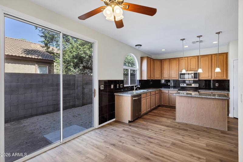 1140 E Ferrara St-11