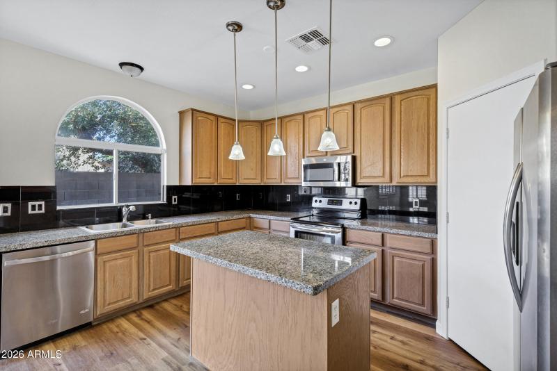 1140 E Ferrara St-14