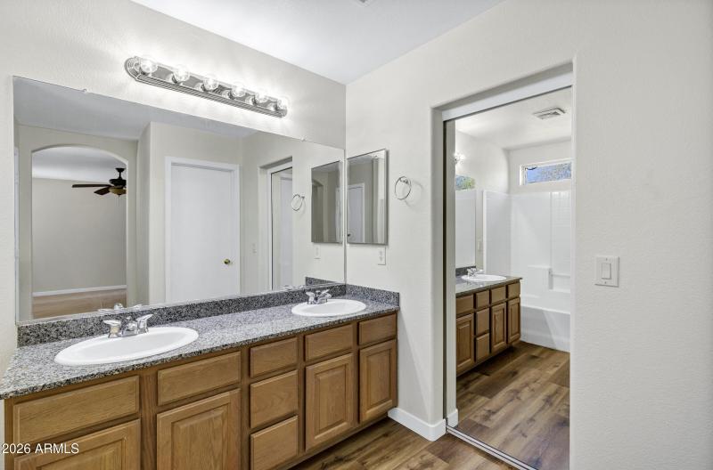 1140 E Ferrara St-27