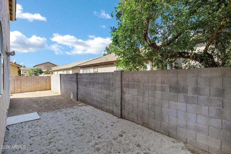 1140 E Ferrara St-34