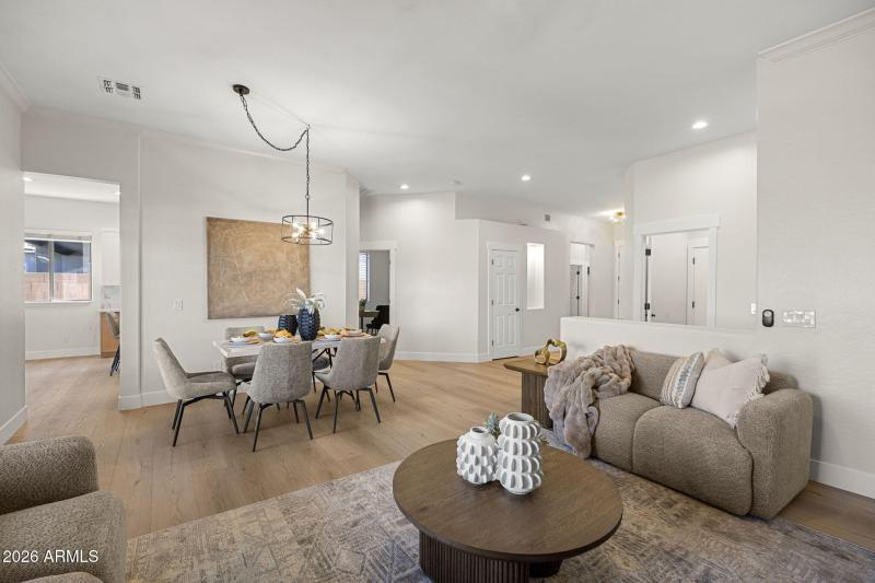 8-web-or-mls-928-w-juniper-ave