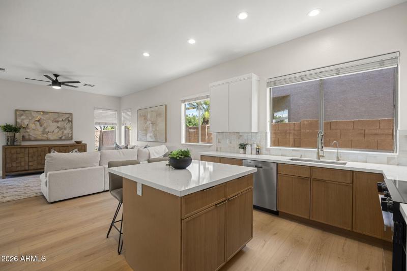 14-web-or-mls-928-w-juniper-ave