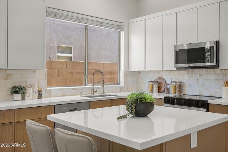 15-web-or-mls-928-w-juniper-ave