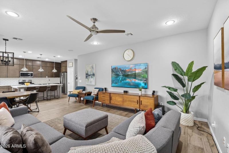 8-web-or-mls-12N Sparrow Ct