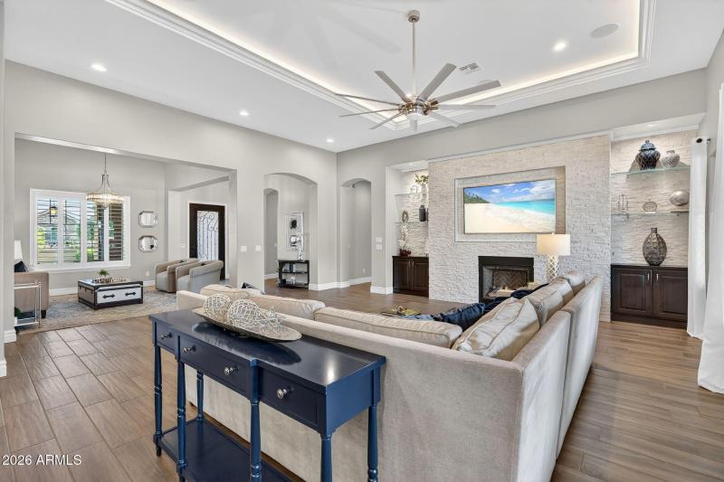 16-web-or-mls-55E Mead Dr