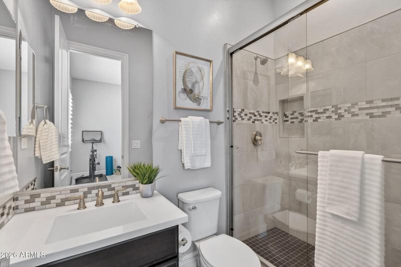 54-web-or-mls-24E Mead Dr