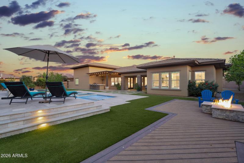 63-web-or-mls-2312 E Mead-6