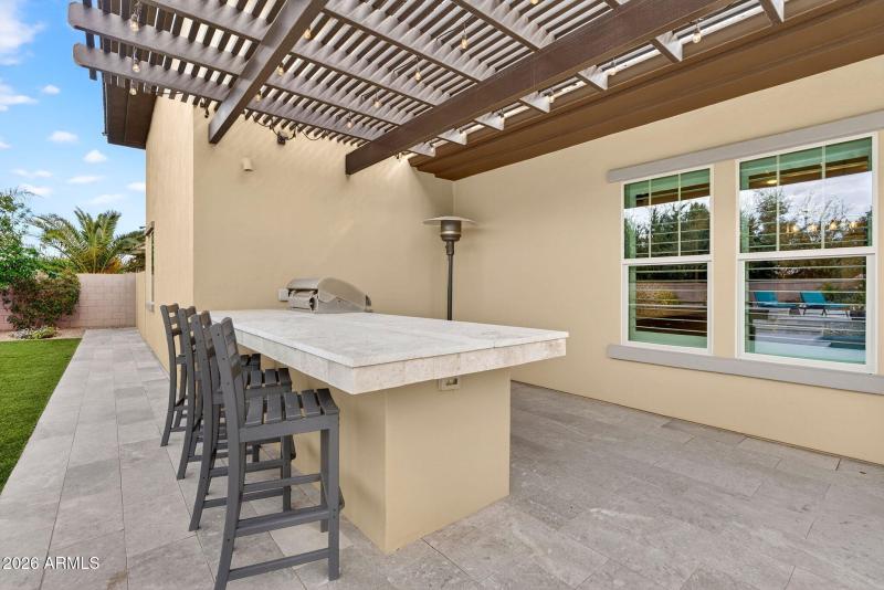 77-web-or-mls-71E Mead Dr