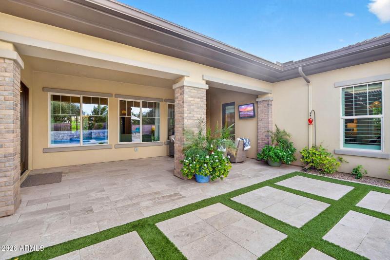 80-web-or-mls-70E Mead Dr