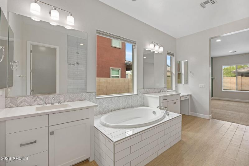 35-web-or-mls-2860-e-pinto-dr