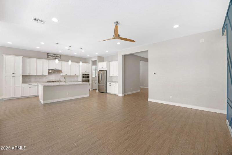 9-web-or-mls-2860-e-pinto-dr