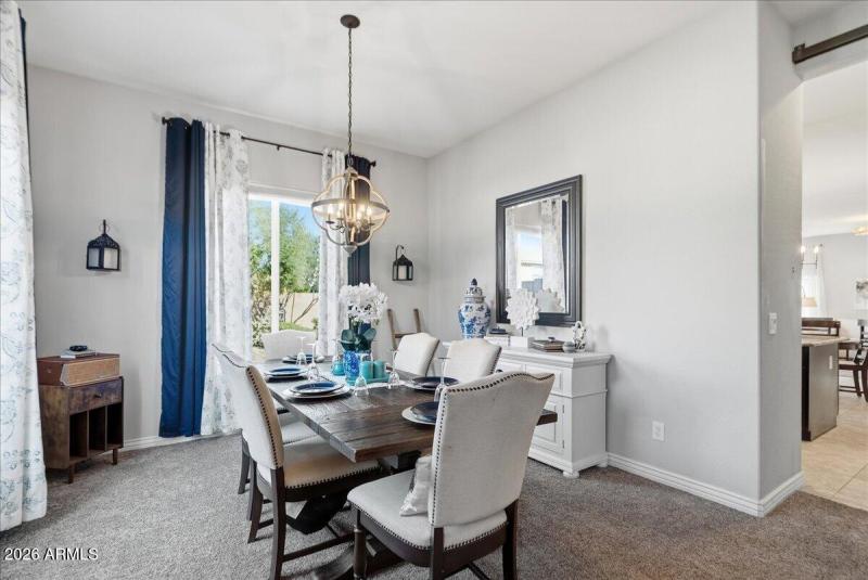 11-2486 E Lindrick Dr_RedHogMedia