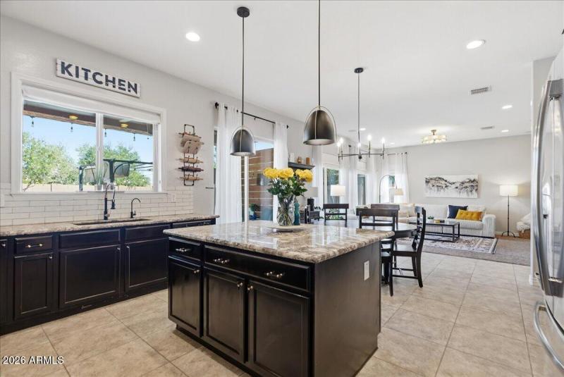 14-2486 E Lindrick Dr_RedHogMedia