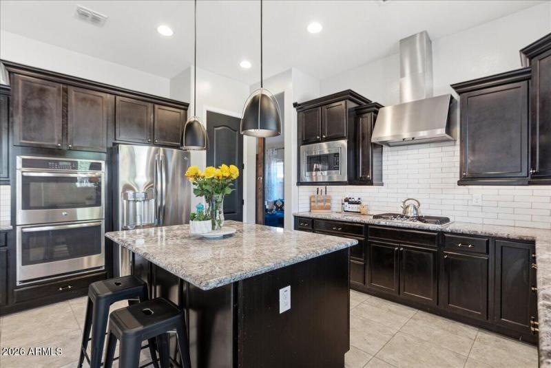 17-2486 E Lindrick Dr_RedHogMedia