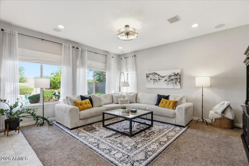 23-2486 E Lindrick Dr_RedHogMedia