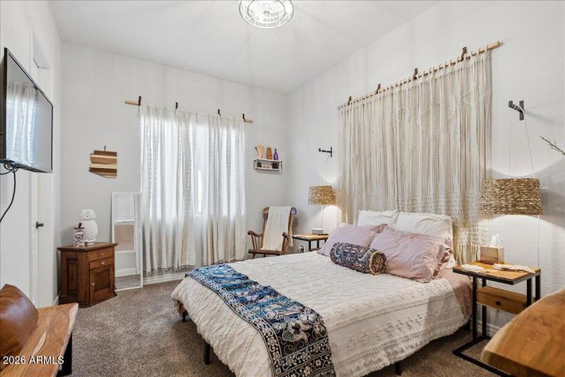 27-2486 E Lindrick Dr_RedHogMedia