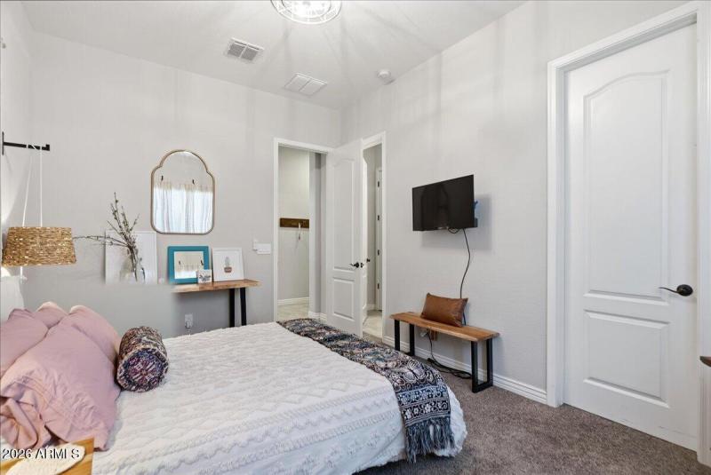 28-2486 E Lindrick Dr_RedHogMedia