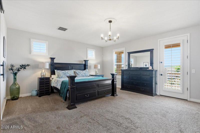 30-2486 E Lindrick Dr_RedHogMedia