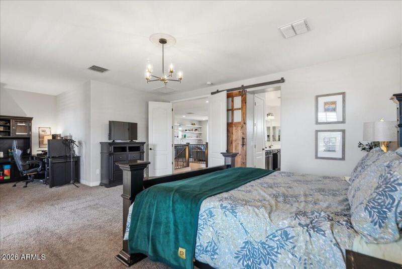 33-2486 E Lindrick Dr_RedHogMedia