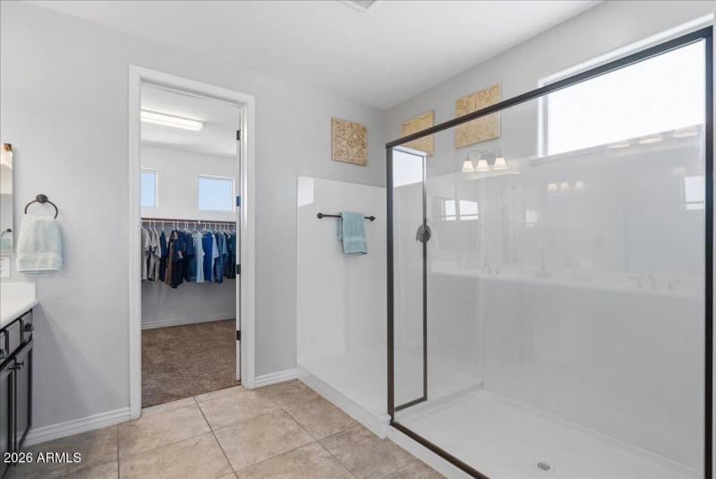 36-2486 E Lindrick Dr_RedHogMedia